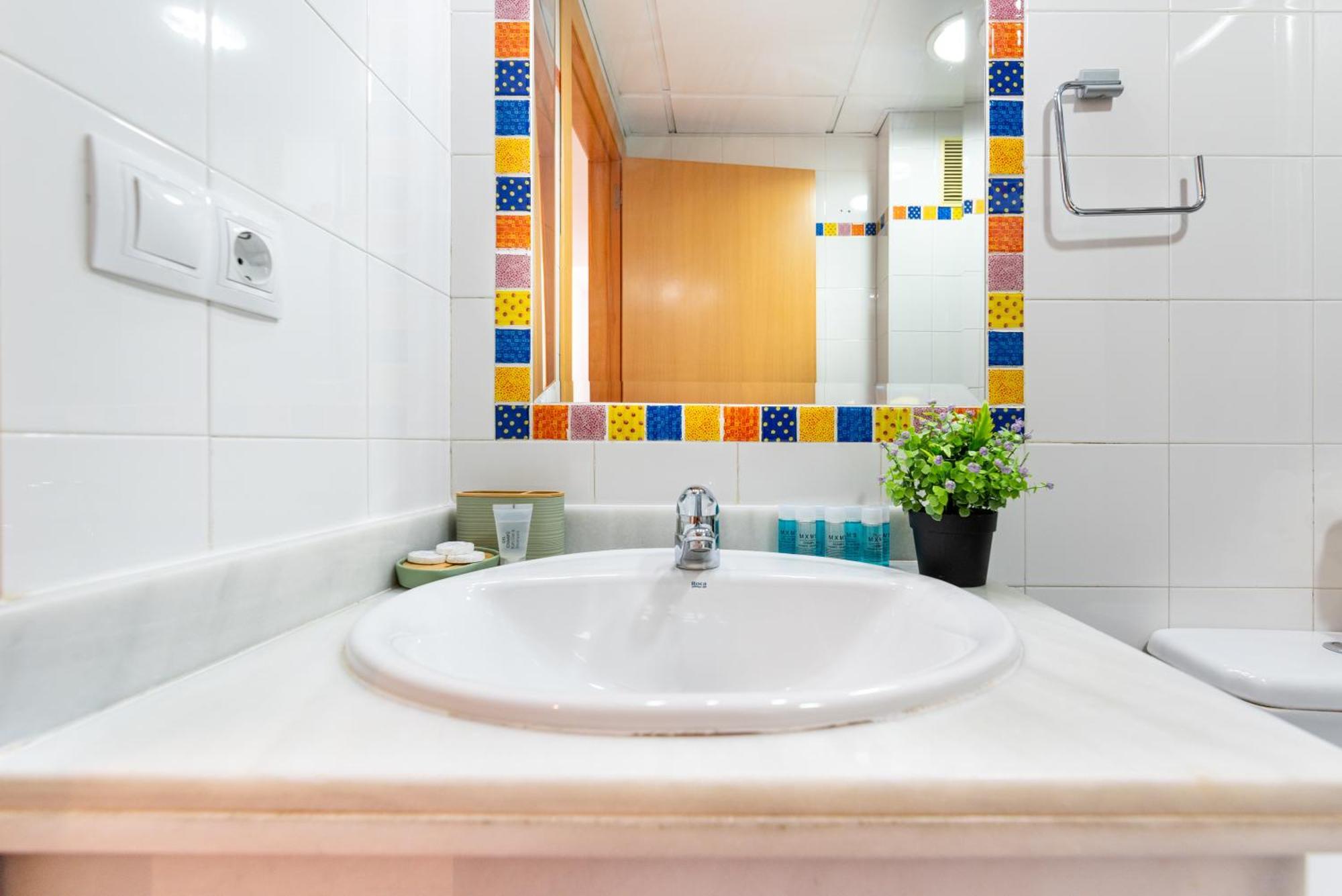 Wintowinrentals Quiet Apartment, Good Location, Free Parking Málaga Eksteriør bilde